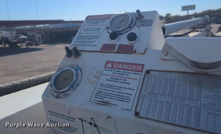 image for item ER4590 2003 Freightliner  FL80 digger derrick truck