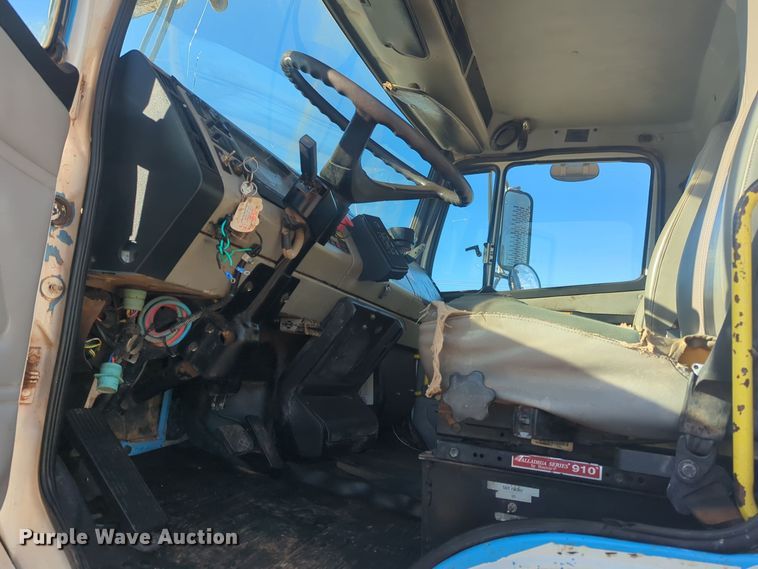 image for item ER4590 2003 Freightliner  FL80 digger derrick truck