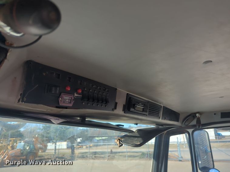 image for item ER4590 2003 Freightliner  FL80 digger derrick truck