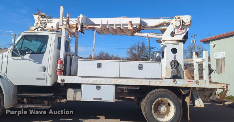 image for item ER4591 2001 Sterling M7500 Acterra digger derrick truck