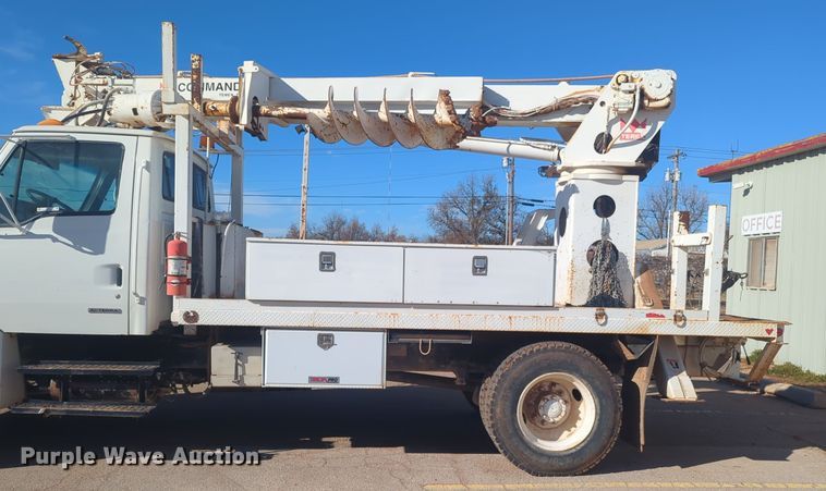 image for item ER4591 2001 Sterling M7500 Acterra digger derrick truck