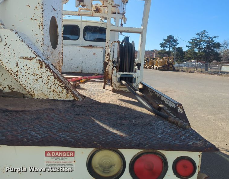 image for item ER4591 2001 Sterling M7500 Acterra digger derrick truck