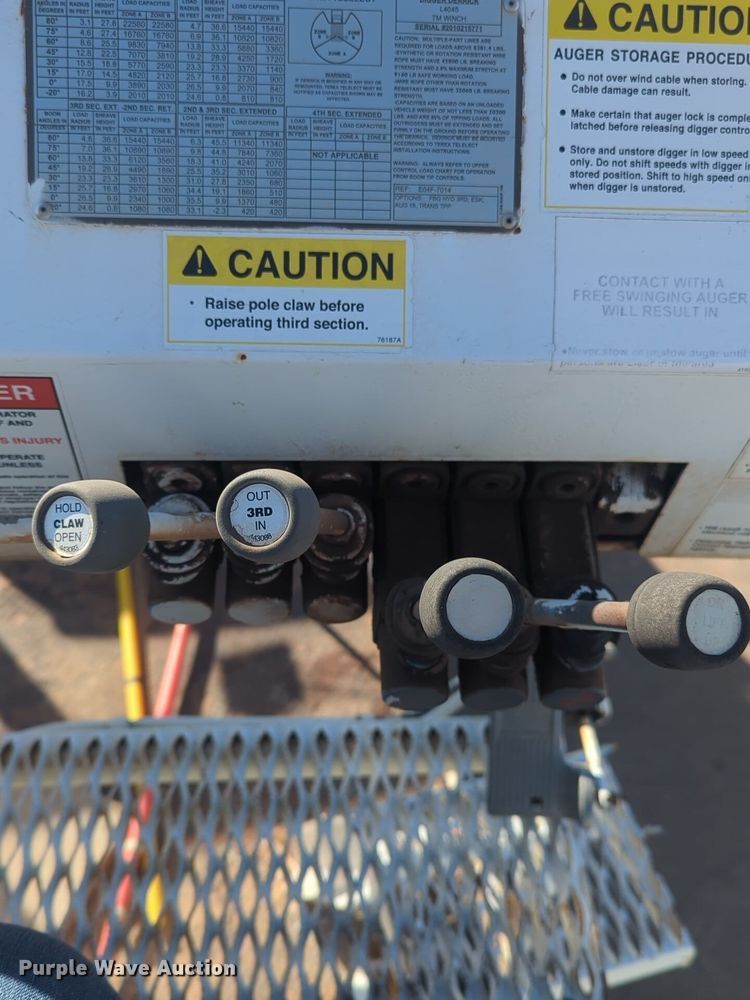 image for item ER4591 2001 Sterling M7500 Acterra digger derrick truck