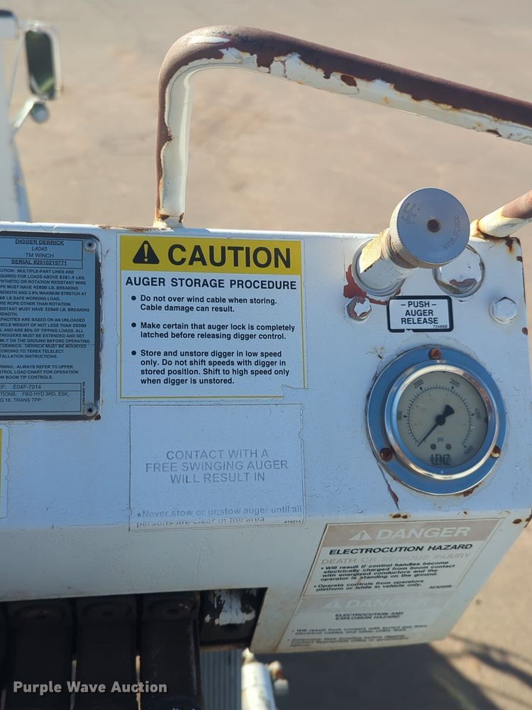 image for item ER4591 2001 Sterling M7500 Acterra digger derrick truck