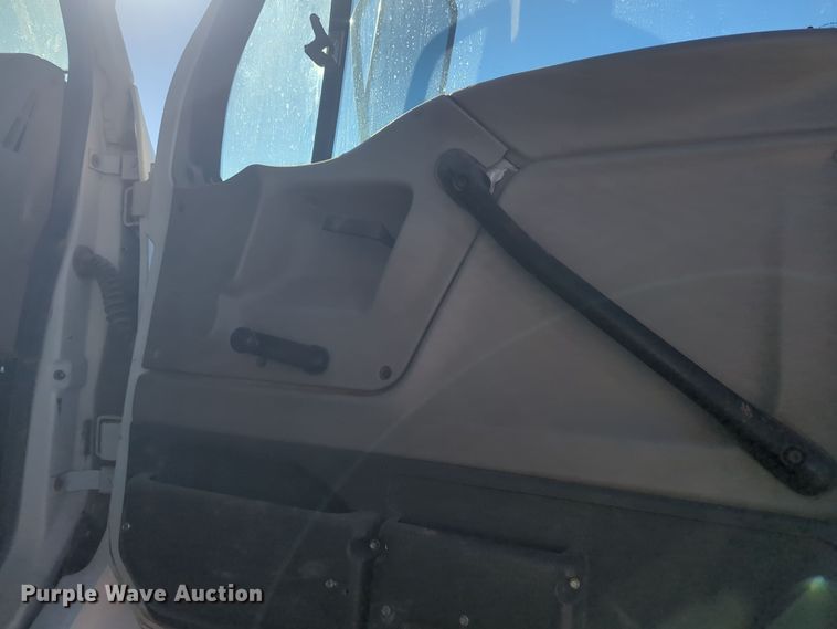 image for item ER4591 2001 Sterling M7500 Acterra digger derrick truck