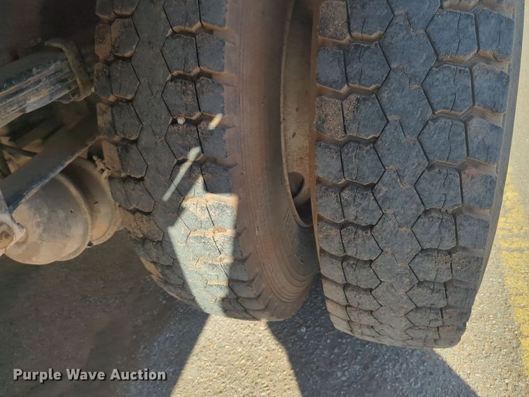 image for item ER4591 2001 Sterling M7500 Acterra digger derrick truck