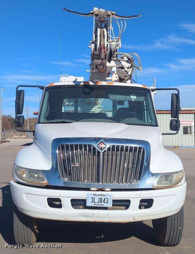 image for item ER4592 2007 International 4300 digger derrick truck