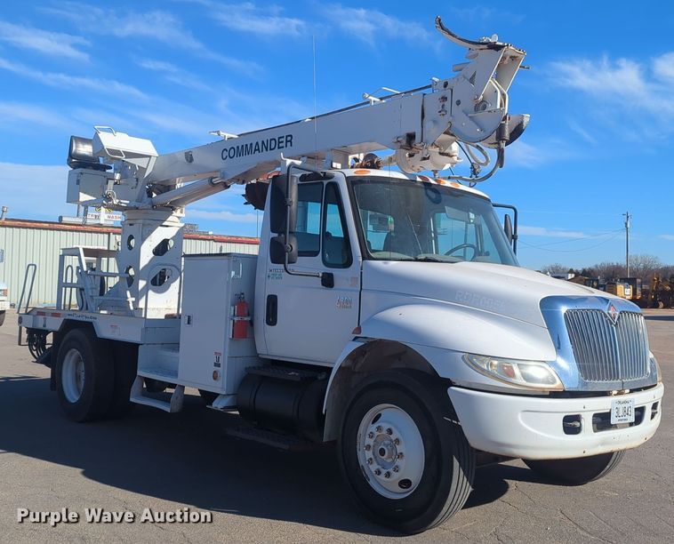 image for item ER4592 2007 International 4300 digger derrick truck