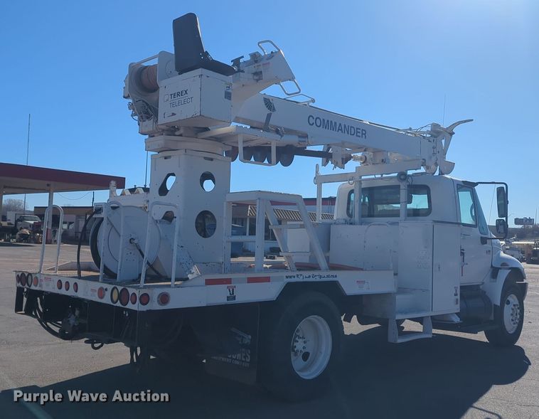 image for item ER4592 2007 International 4300 digger derrick truck
