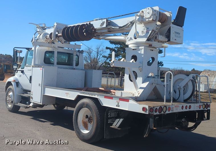image for item ER4592 2007 International 4300 digger derrick truck
