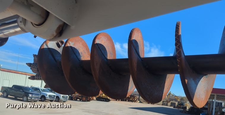 image for item ER4592 2007 International 4300 digger derrick truck