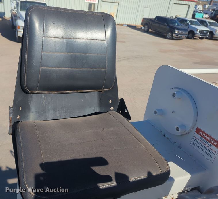 image for item ER4592 2007 International 4300 digger derrick truck