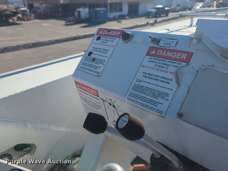 image for item ER4592 2007 International 4300 digger derrick truck