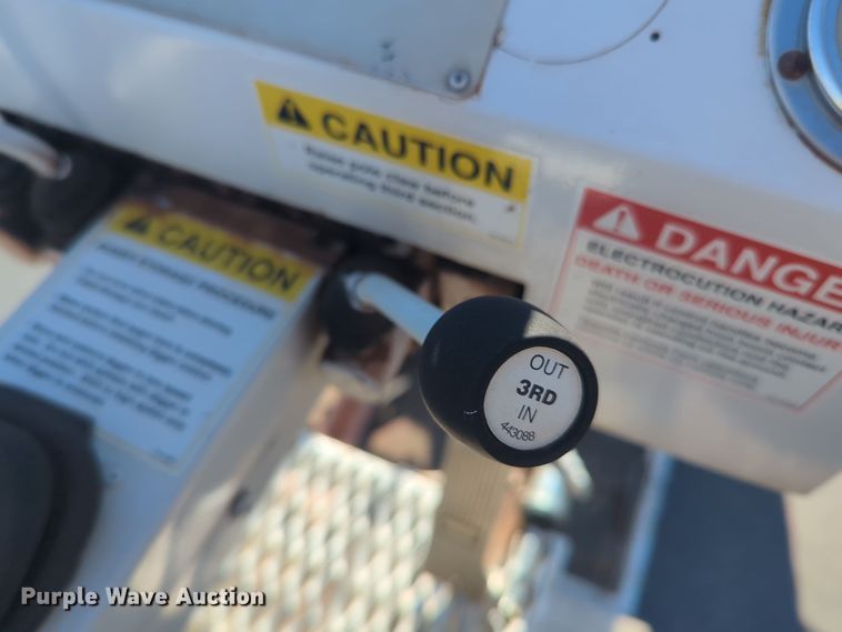 image for item ER4592 2007 International 4300 digger derrick truck