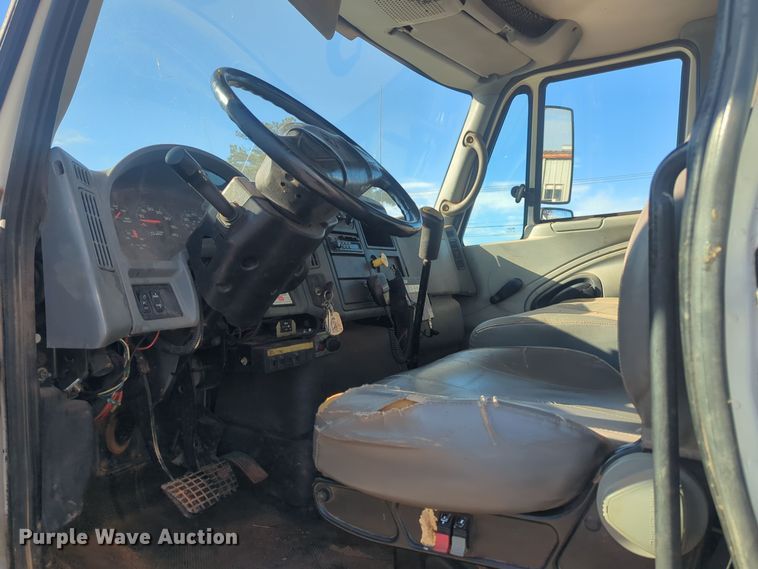 image for item ER4592 2007 International 4300 digger derrick truck