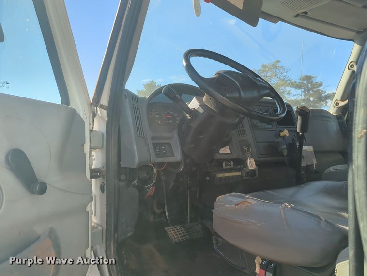 image for item ER4592 2007 International 4300 digger derrick truck