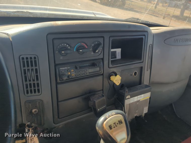 image for item ER4592 2007 International 4300 digger derrick truck