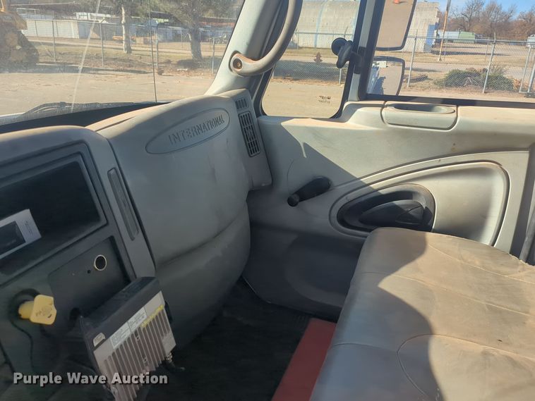 image for item ER4592 2007 International 4300 digger derrick truck