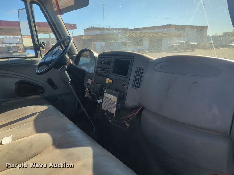 image for item ER4592 2007 International 4300 digger derrick truck