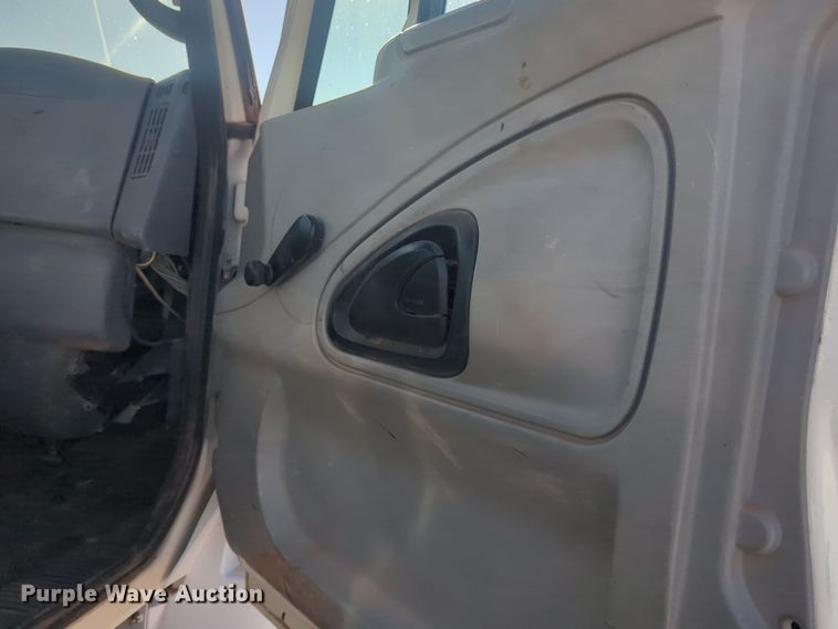 image for item ER4592 2007 International 4300 digger derrick truck