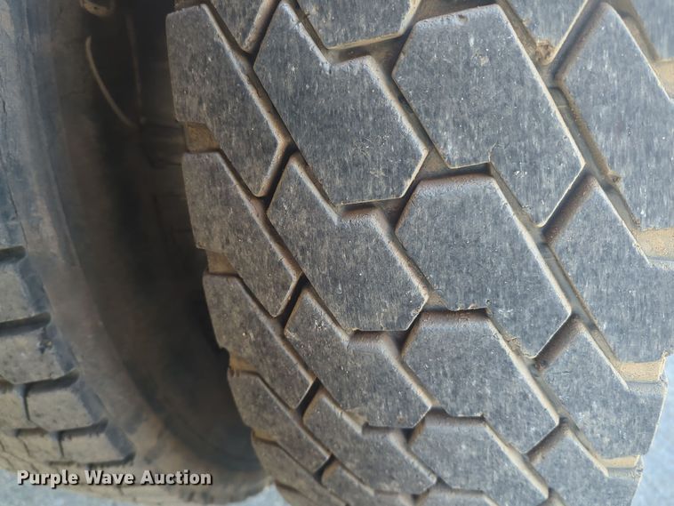 image for item ER4592 2007 International 4300 digger derrick truck