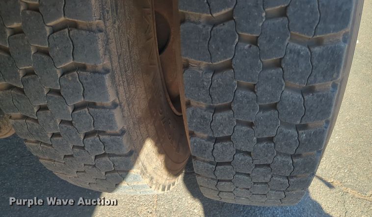 image for item ER4592 2007 International 4300 digger derrick truck