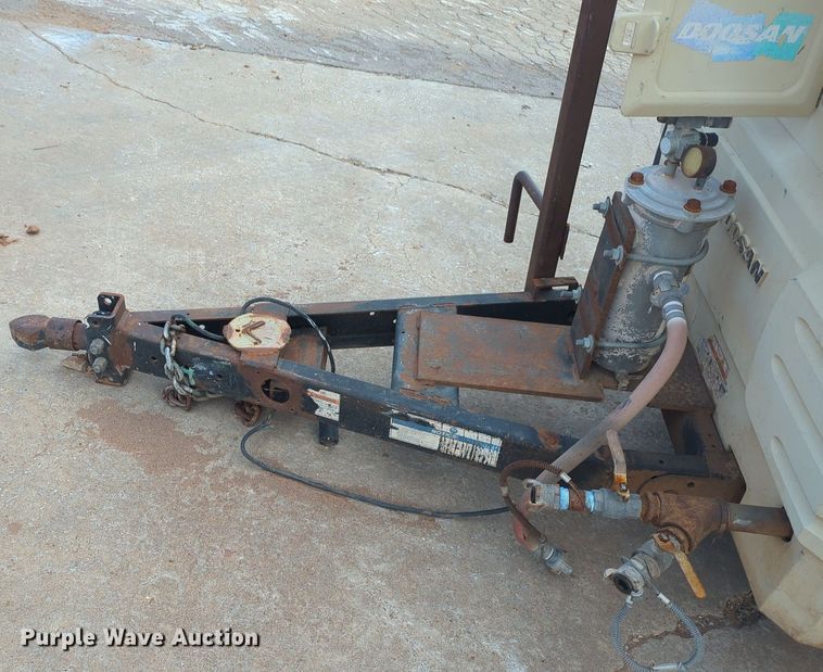 image for item ER4595 2013 Doosan P185 air compressor