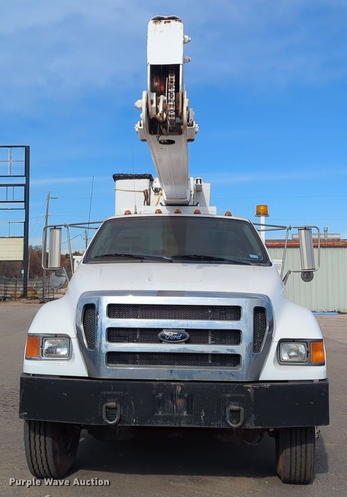 image for item ER4596 2006 Ford F750 Super Duty bucket truck