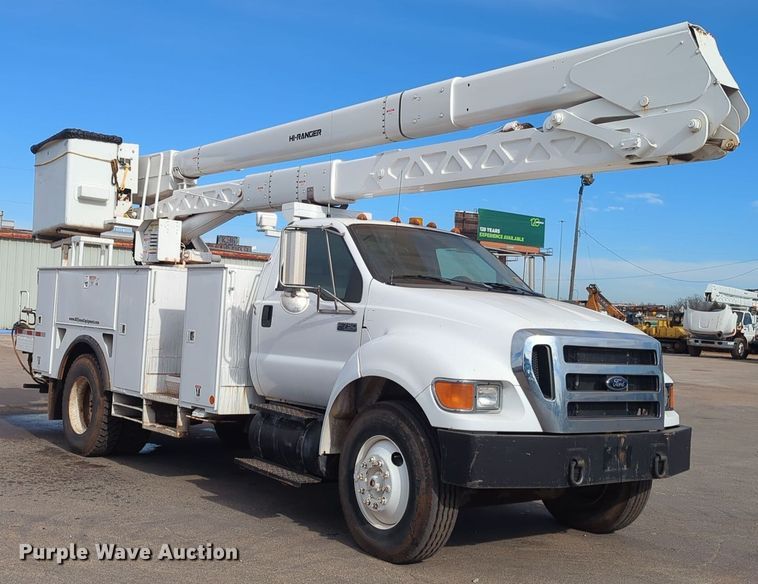 image for item ER4596 2006 Ford F750 Super Duty bucket truck