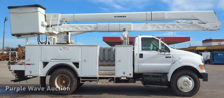 image for item ER4596 2006 Ford F750 Super Duty bucket truck