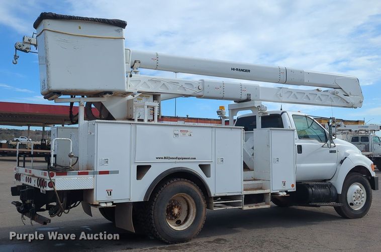 image for item ER4596 2006 Ford F750 Super Duty bucket truck