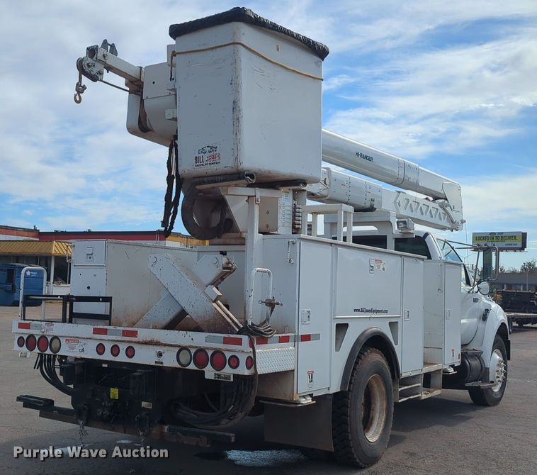 image for item ER4596 2006 Ford F750 Super Duty bucket truck