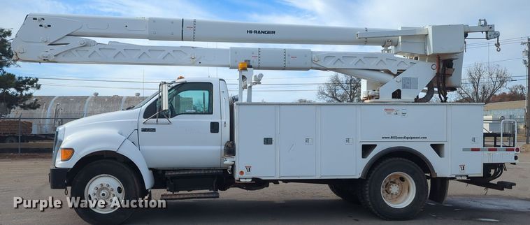 image for item ER4596 2006 Ford F750 Super Duty bucket truck