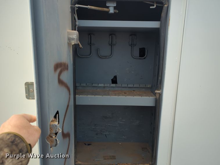 image for item ER4596 2006 Ford F750 Super Duty bucket truck