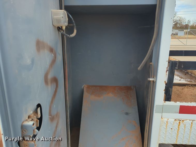 image for item ER4596 2006 Ford F750 Super Duty bucket truck