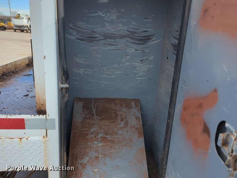 image for item ER4596 2006 Ford F750 Super Duty bucket truck