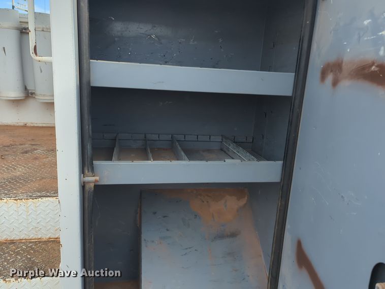 image for item ER4596 2006 Ford F750 Super Duty bucket truck