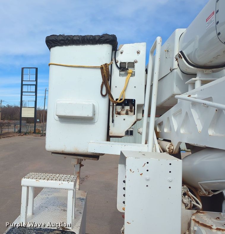 image for item ER4596 2006 Ford F750 Super Duty bucket truck