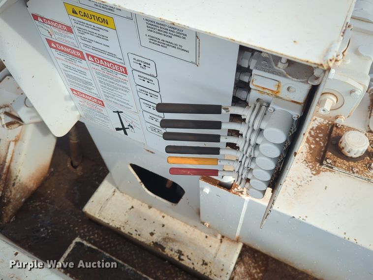 image for item ER4596 2006 Ford F750 Super Duty bucket truck