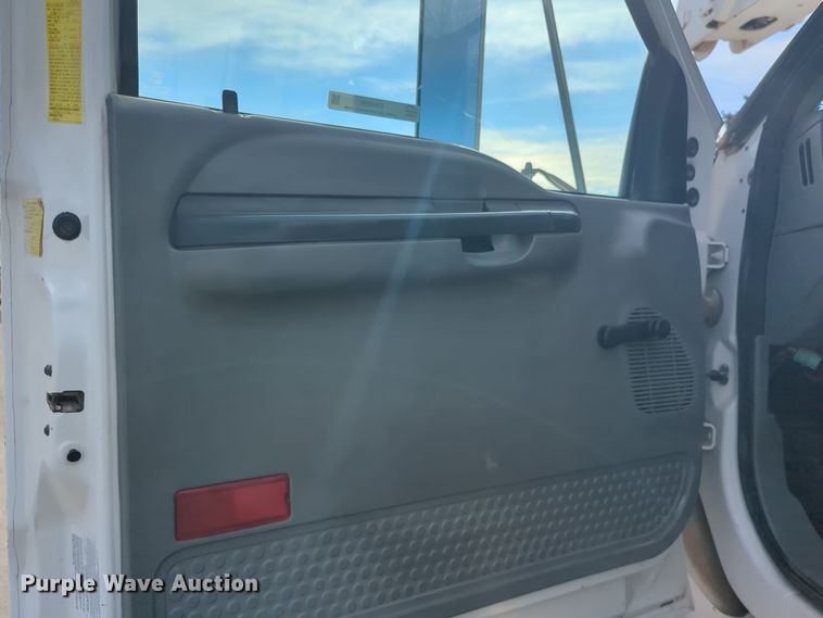 image for item ER4596 2006 Ford F750 Super Duty bucket truck