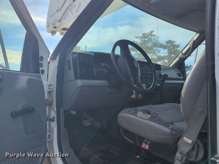 image for item ER4596 2006 Ford F750 Super Duty bucket truck