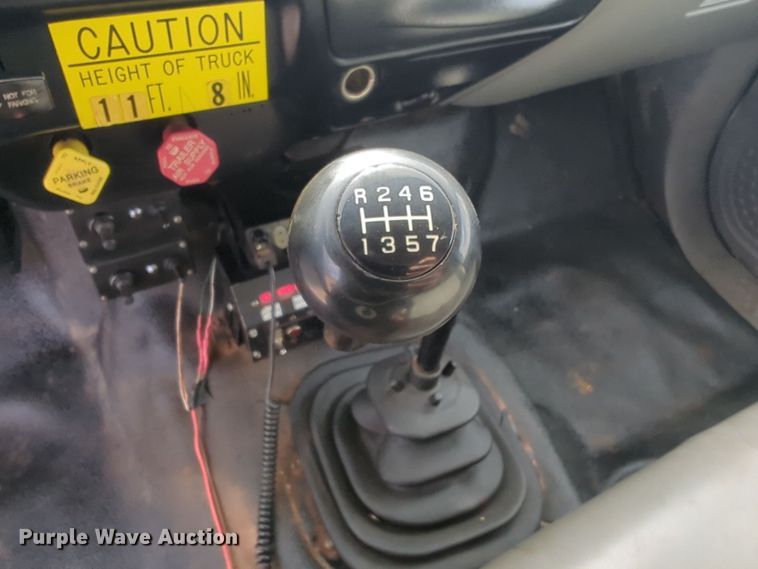 image for item ER4596 2006 Ford F750 Super Duty bucket truck