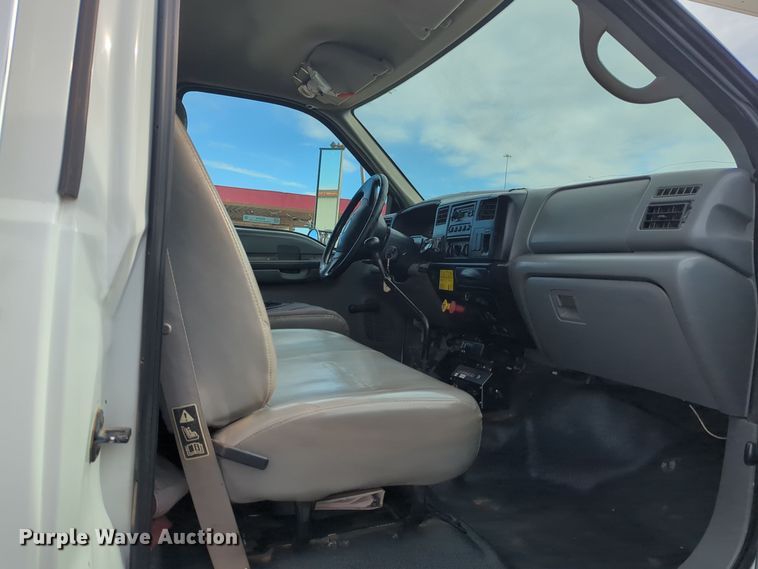 image for item ER4596 2006 Ford F750 Super Duty bucket truck