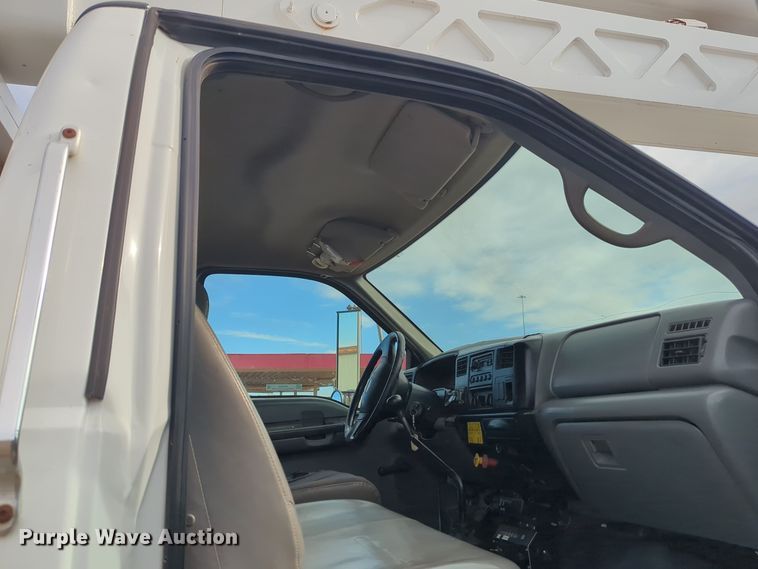 image for item ER4596 2006 Ford F750 Super Duty bucket truck
