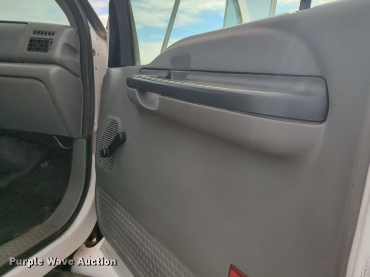 image for item ER4596 2006 Ford F750 Super Duty bucket truck