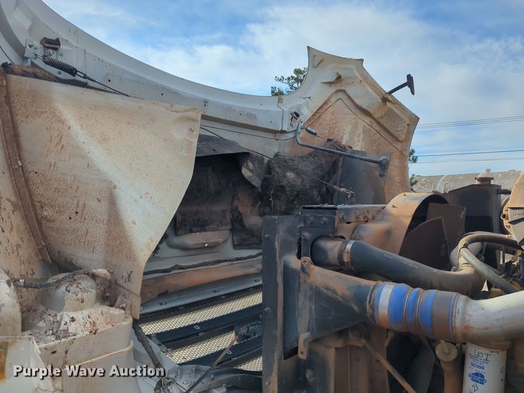 image for item ER4596 2006 Ford F750 Super Duty bucket truck