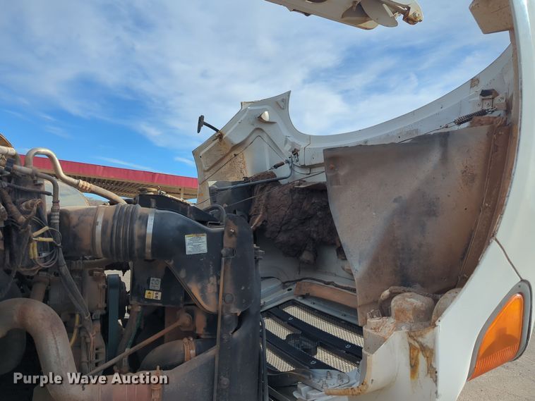 image for item ER4596 2006 Ford F750 Super Duty bucket truck