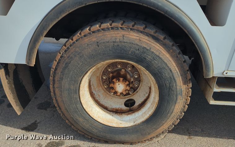 image for item ER4596 2006 Ford F750 Super Duty bucket truck