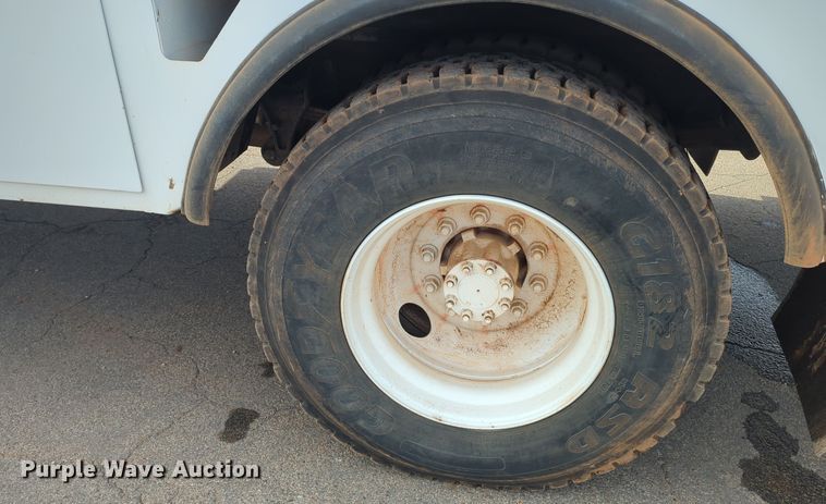 image for item ER4596 2006 Ford F750 Super Duty bucket truck