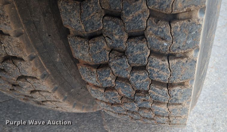 image for item ER4596 2006 Ford F750 Super Duty bucket truck